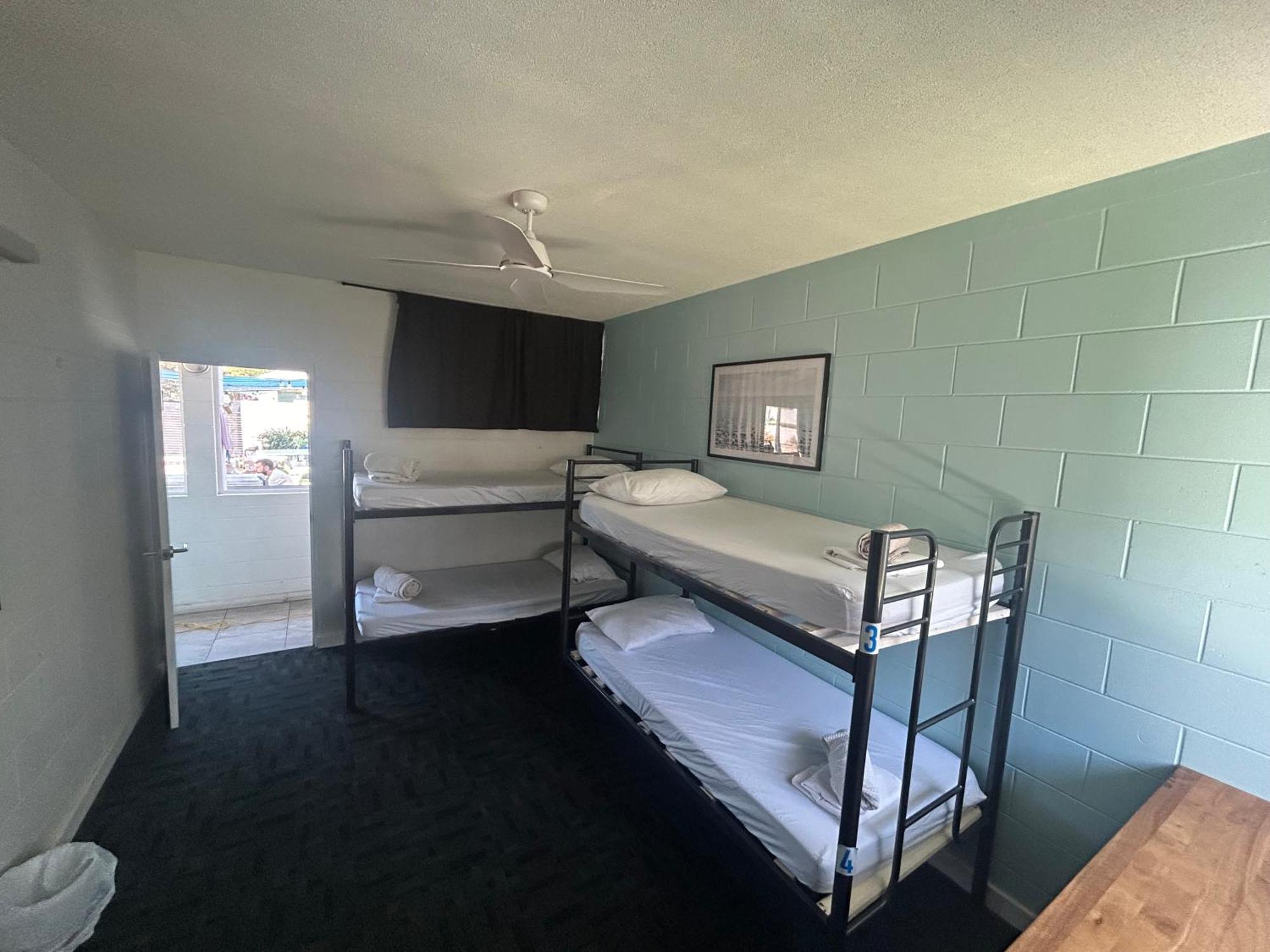 Seaside Lodge Hostel Townsville- Right Next To Coles, 2 Mins Walk To Strand & Cbd Екстер'єр фото